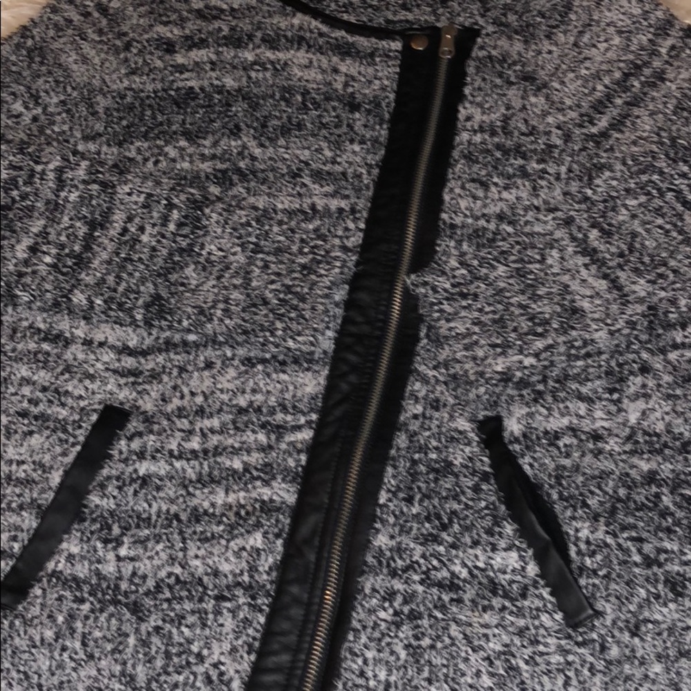HP 🎉😍Club Monaco Italian yarn sweater! Gorgeous! - Picture 4 of 5